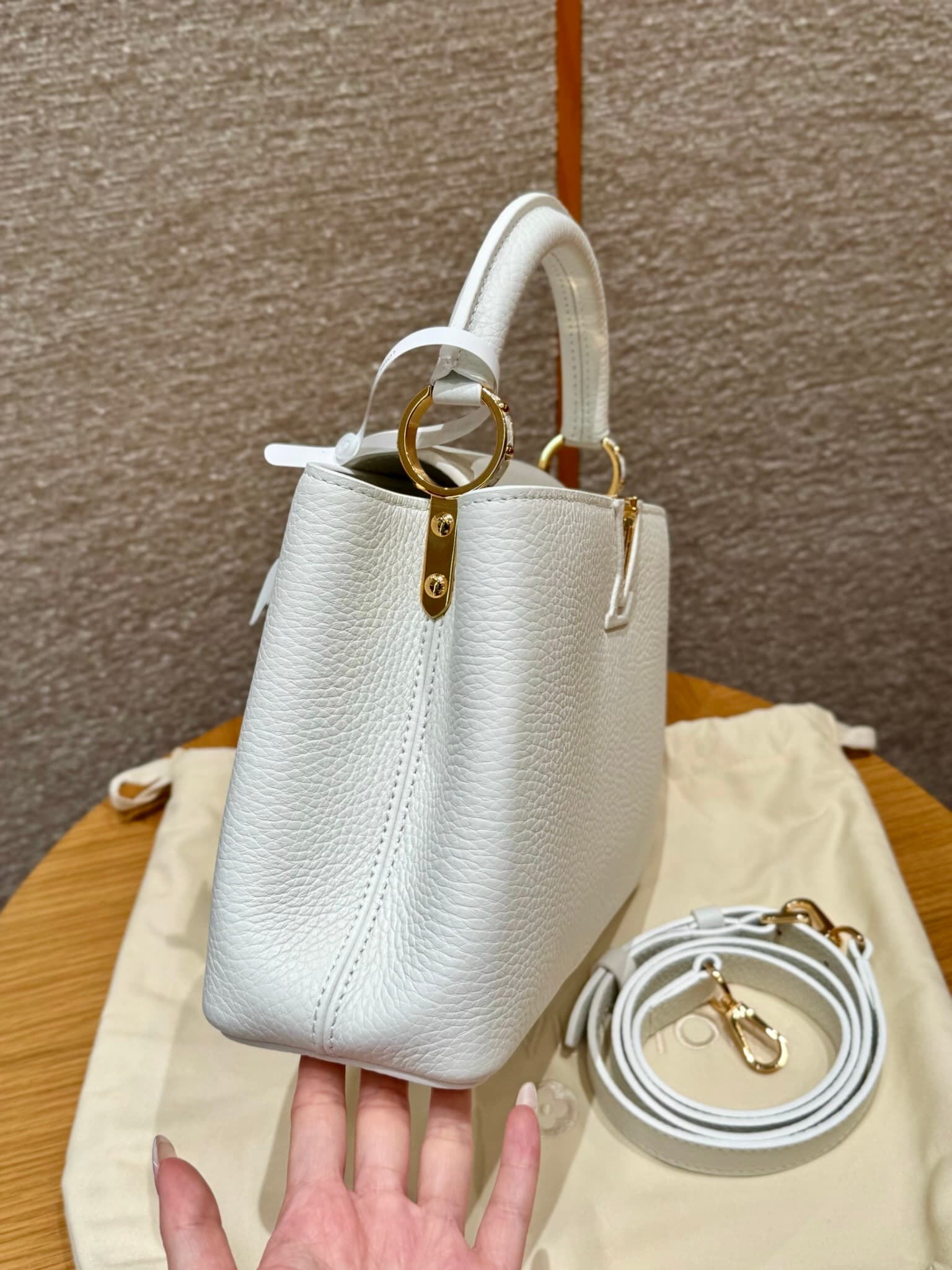 루이비통 카퓌신 미니 (화이트)
