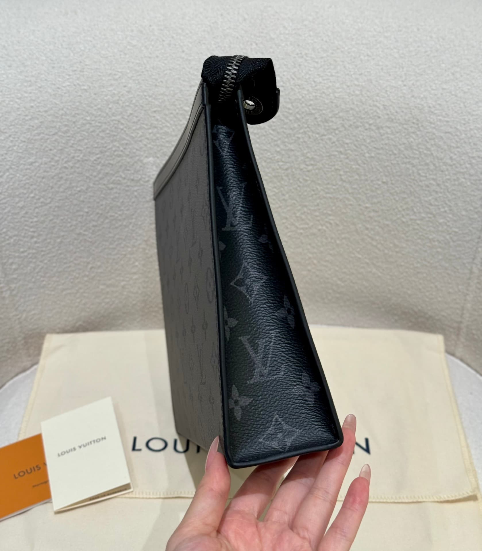 루이비통 포쉐트 보야지 MM (블랙)