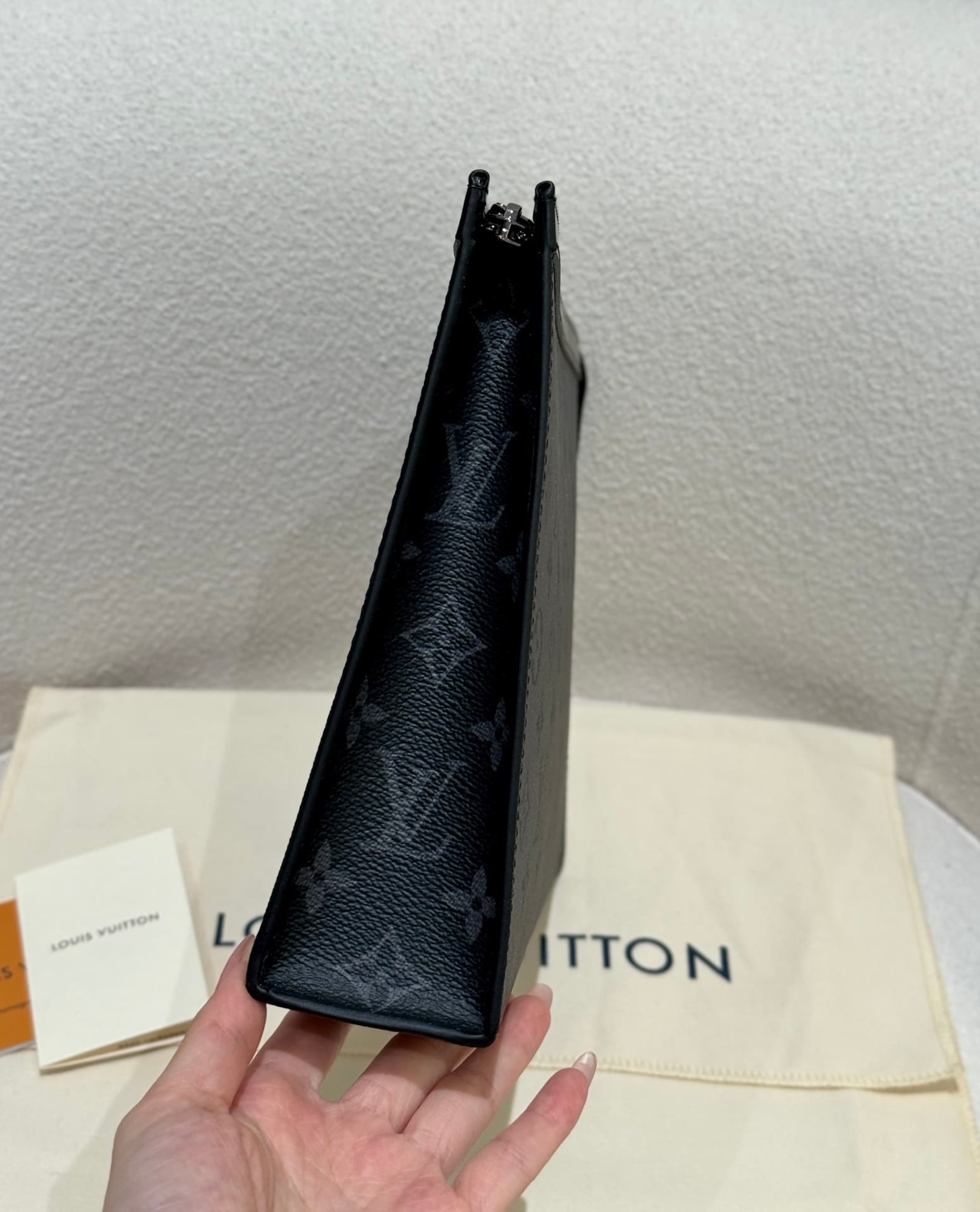 루이비통 포쉐트 보야지 MM (블랙)
