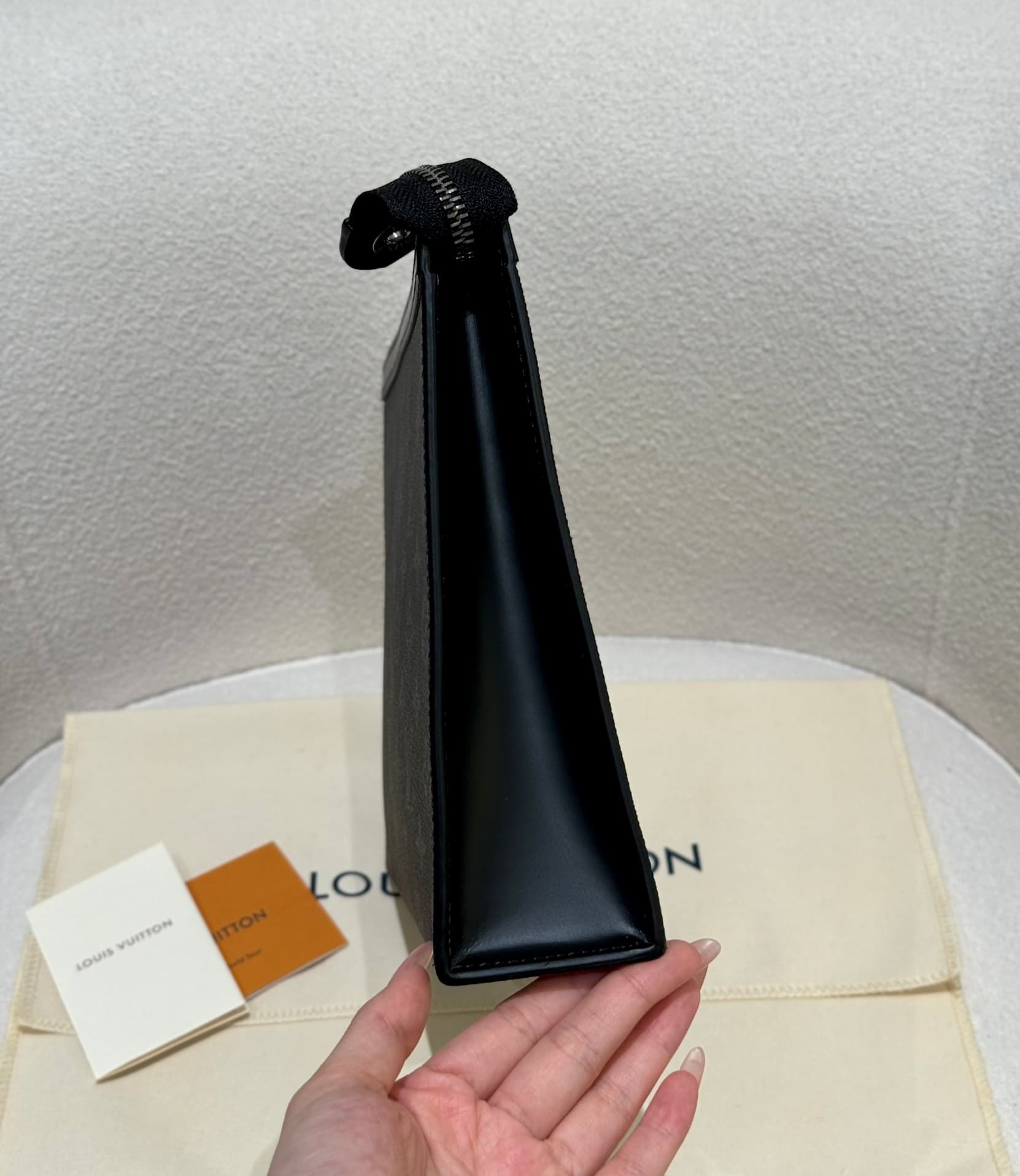 루이비통 포쉐트 보야지 MM (블랙)
