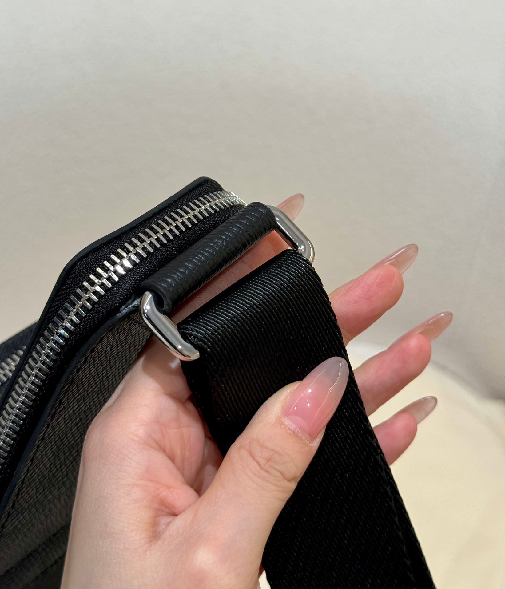 루이비통 애비뉴 슬링백 (블랙)
