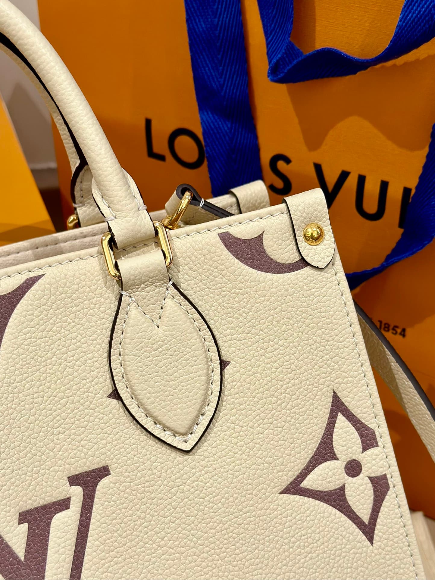 루이비통 온더고 PM (크림)