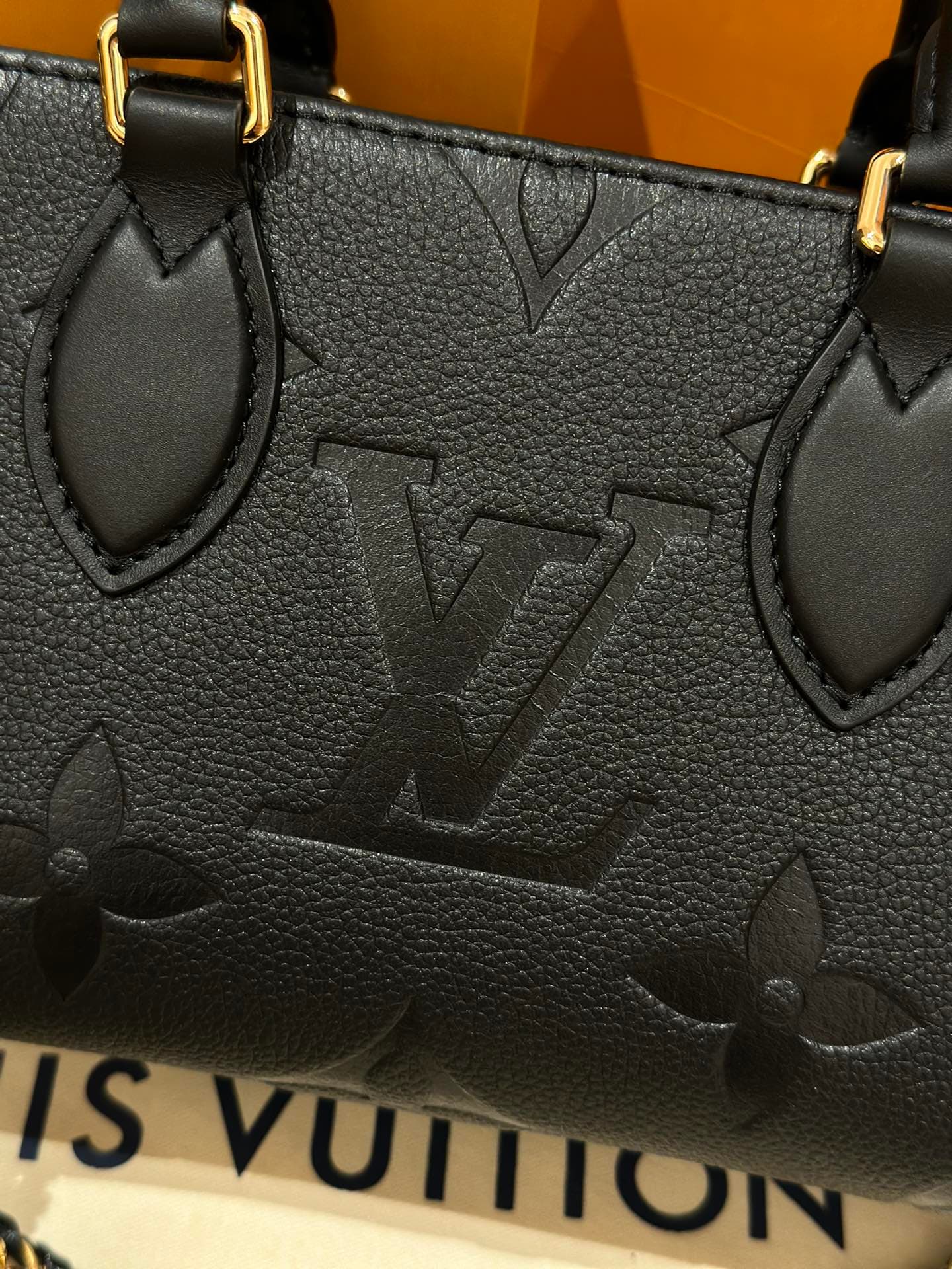루이비통 온더고 이스트웨스트 (블랙)