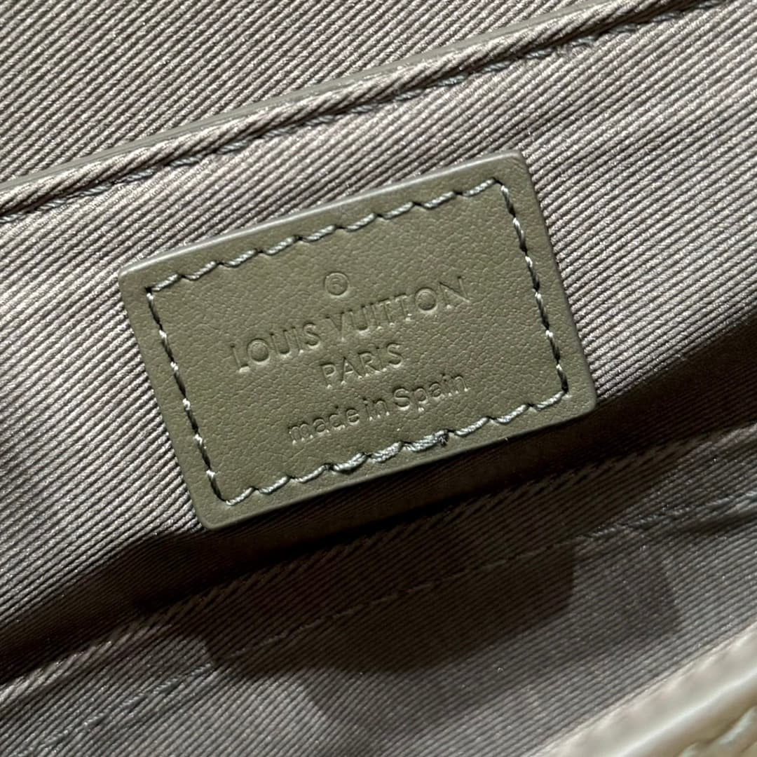루이비통 테이크오프 메신저 소형 (카키)