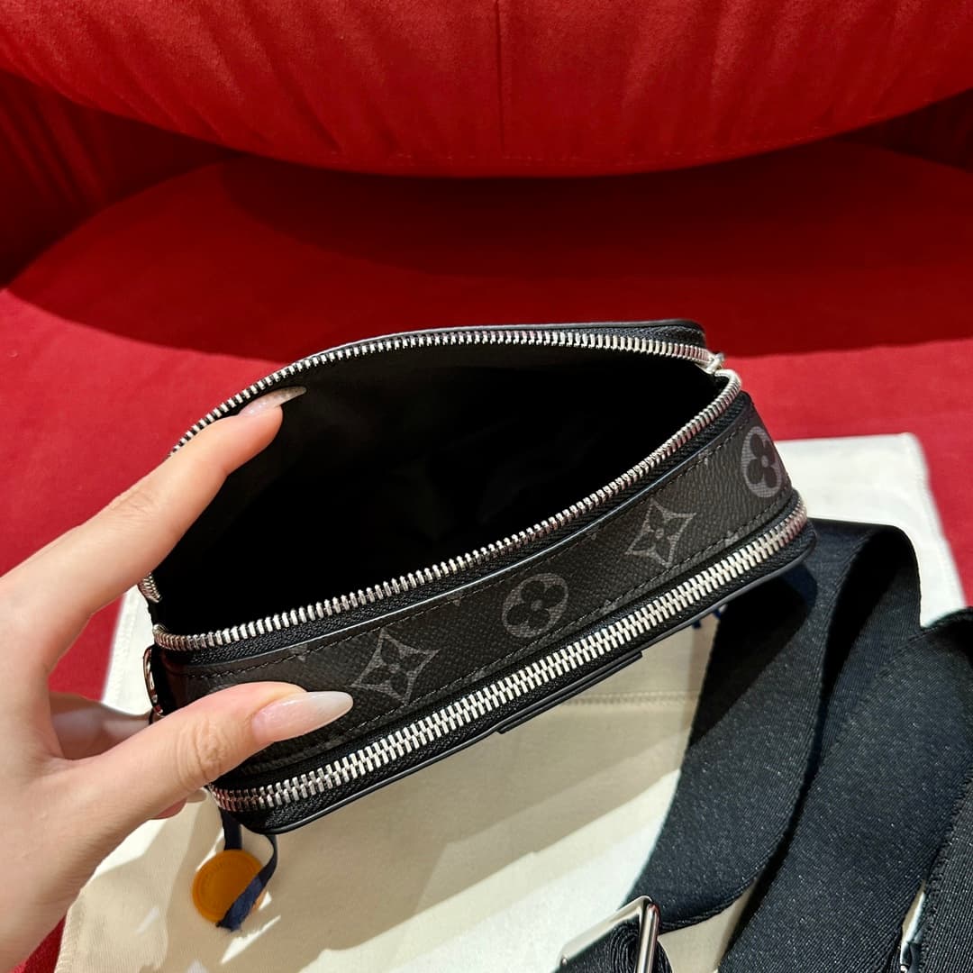 루이비통 알파 웨어러블 월렛 (블랙)
