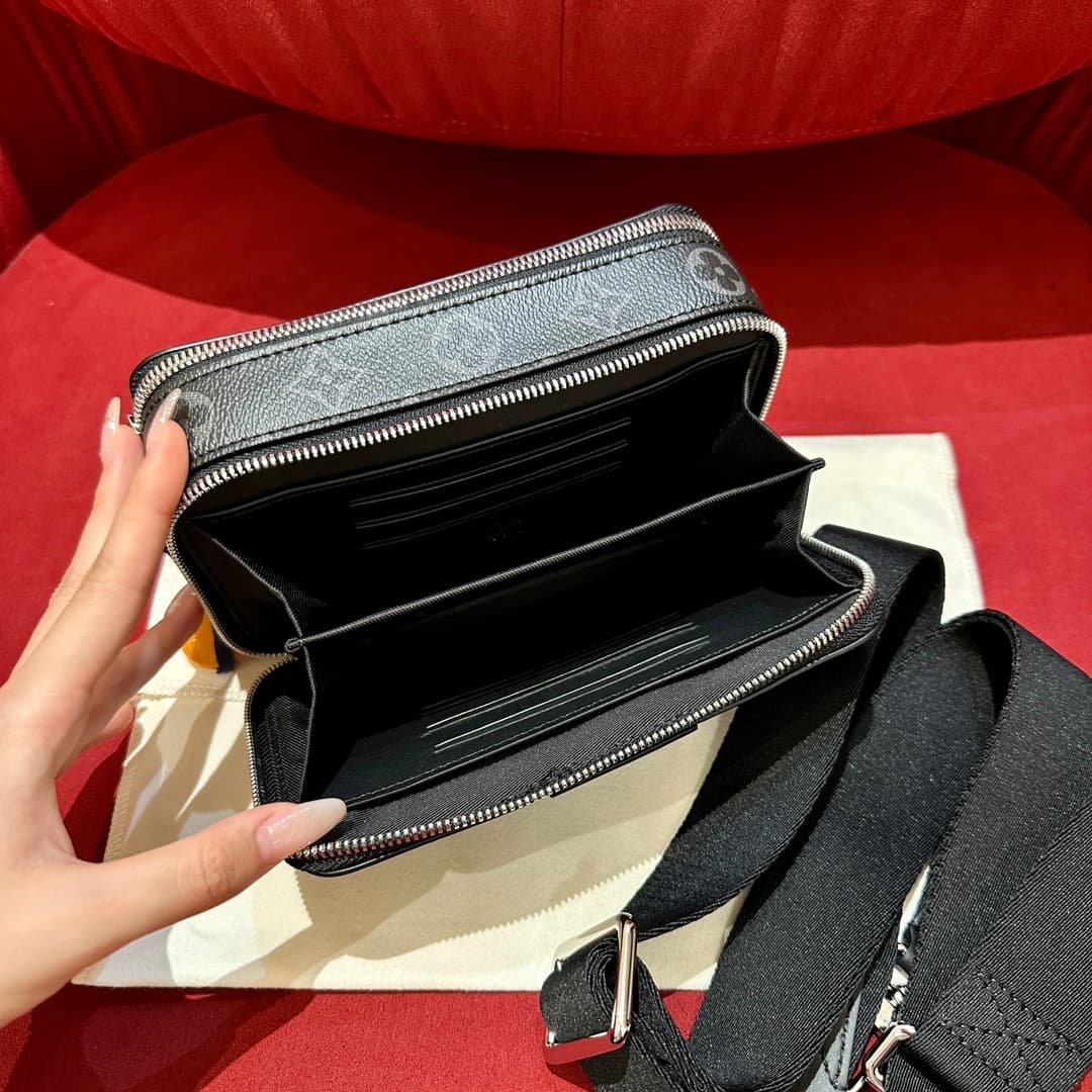 루이비통 알파 웨어러블 월렛 (블랙)